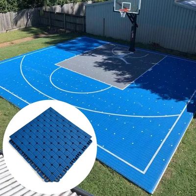 Modulare Sportfliesen mit Geräuschreduzierung für den 3x3-Hinterhof