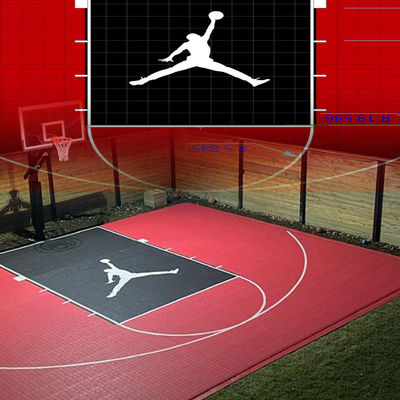 Kartonpaket mit verriegeltem Basketballplatz für den Innen- und Außenbereich